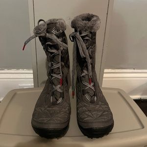 Size 8.5 Columbia waterproof snow boots